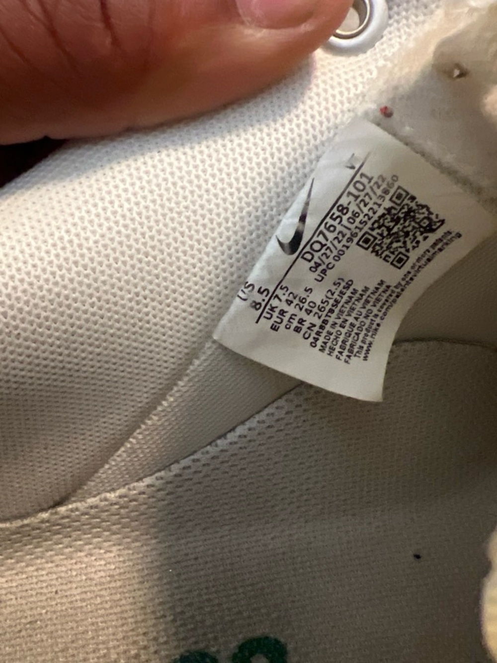 Nike White Low-Top Sneaker with Teal Accent - Picture 2 of 5